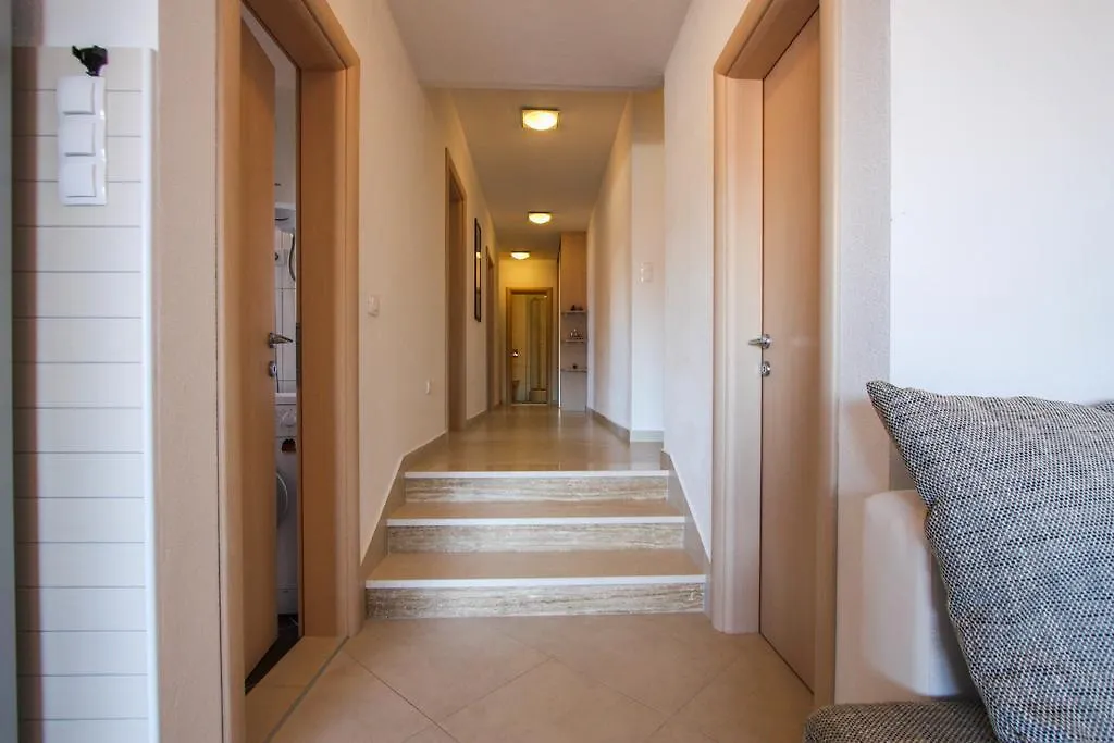 Apartment Leona With Private Pool Trogir