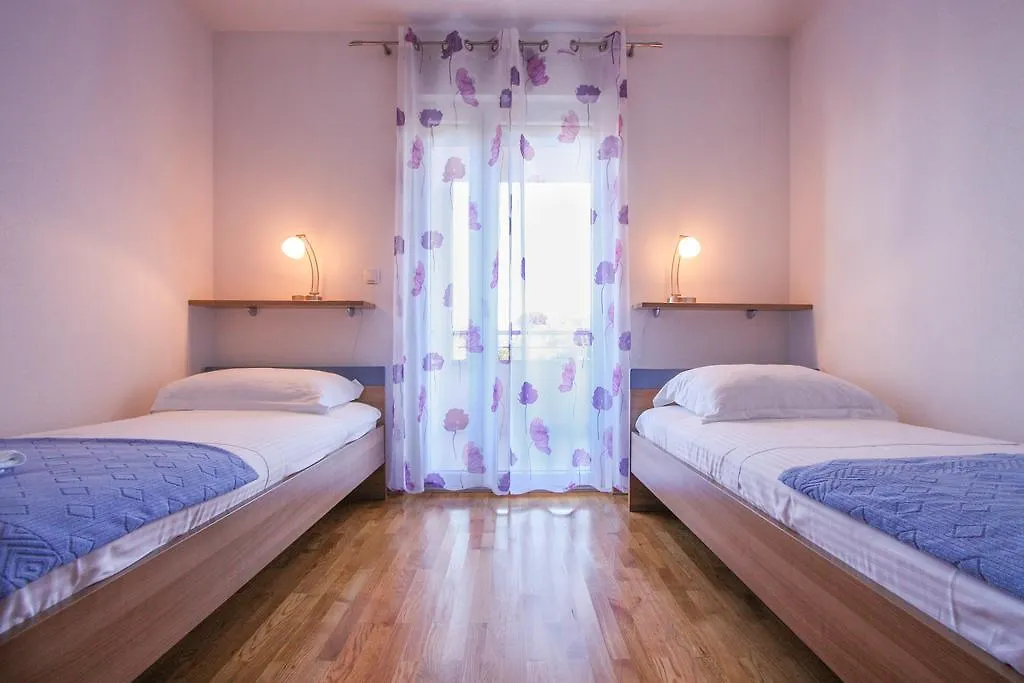 Apartment Leona With Private Pool Trogir