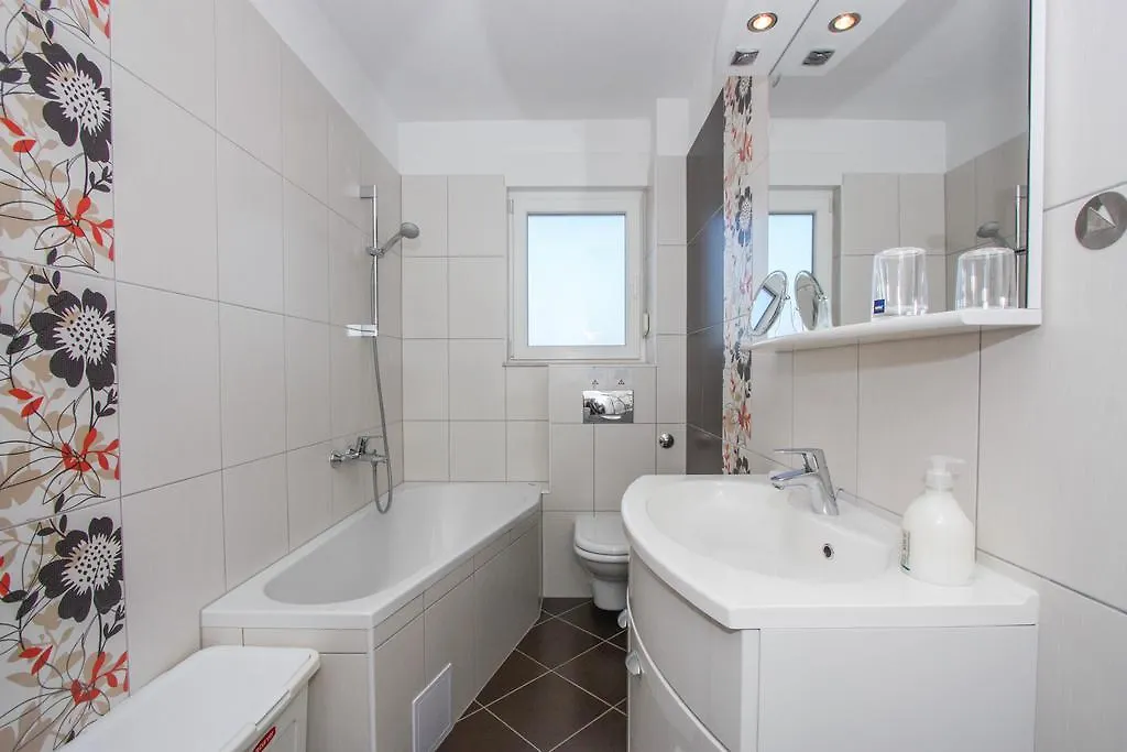 Apartment Leona With Private Pool Trogir 0*,  Kroatien