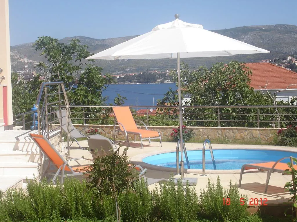 Apartment Leona With Private Pool kontakter