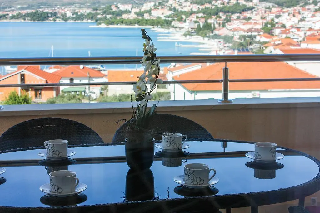 Apartment Leona With Private Pool Trogir