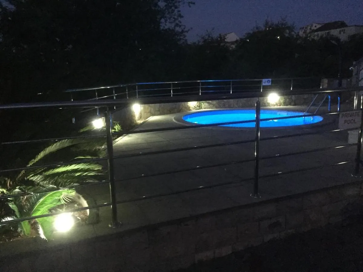 Apartment Leona With Private Pool Trogir