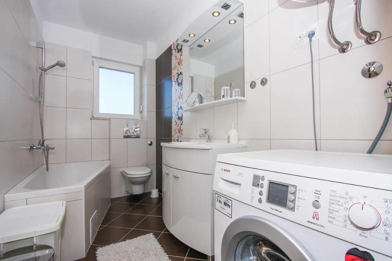 Apartment Leona With Private Pool Trogir