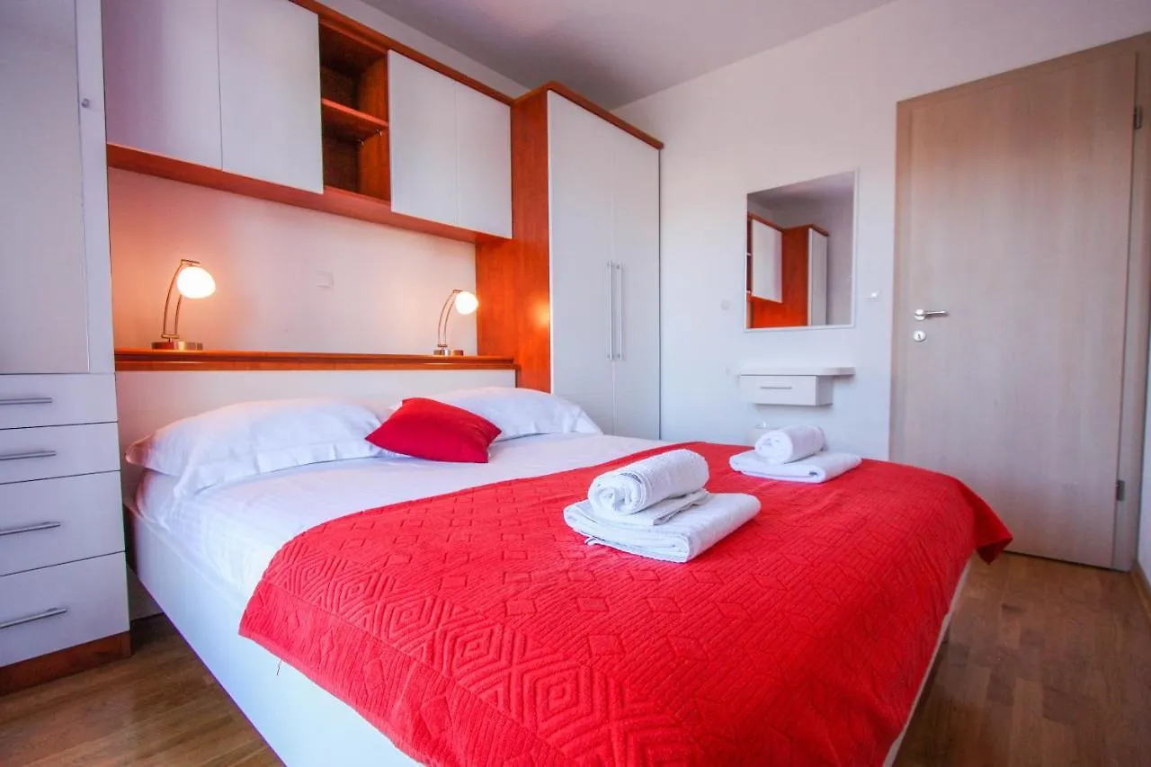 Apartment Leona With Private Pool Trogir