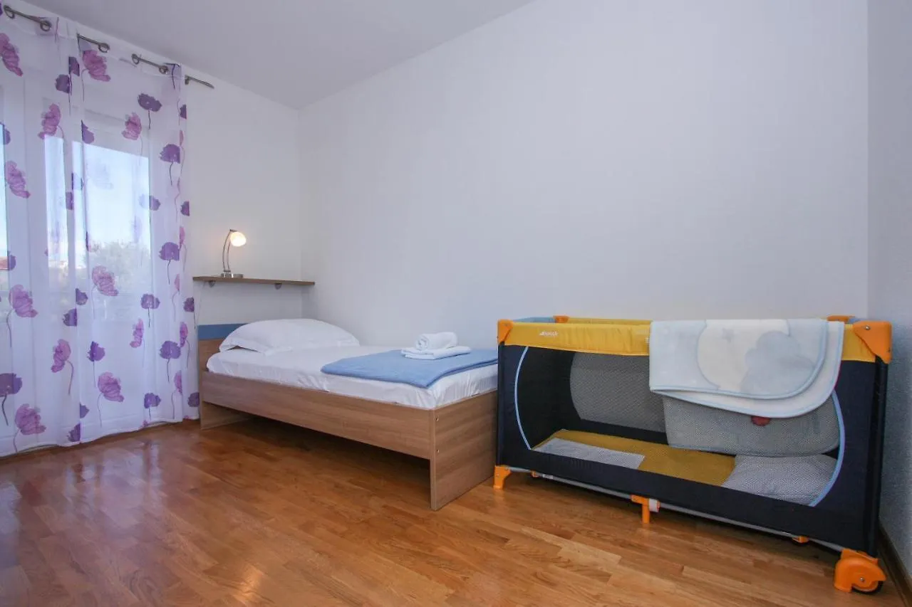 Apartment Leona With Private Pool Trogir